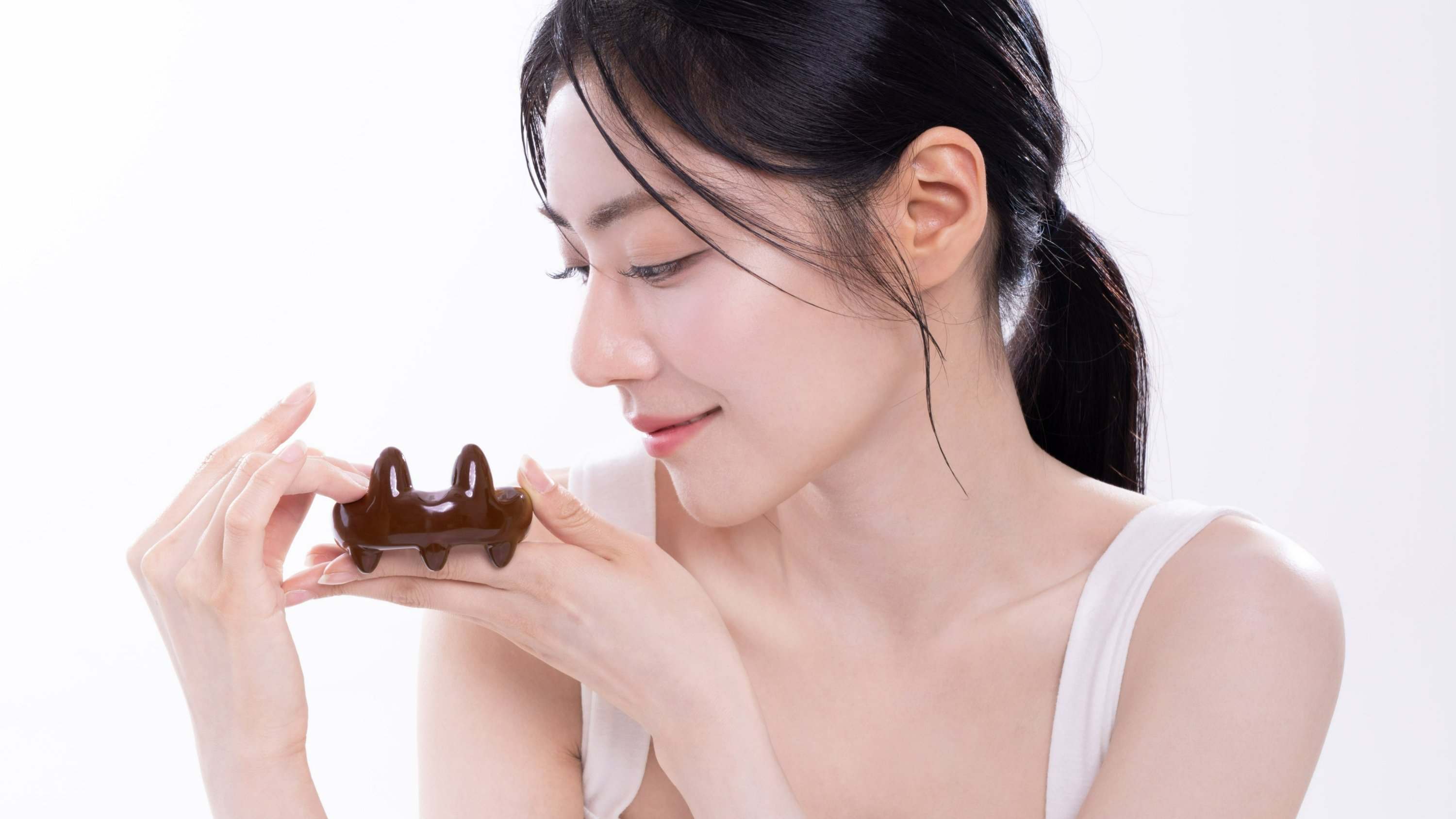  손에 딱 맞는 프리미엄 도자기 괄사로 시원한 하루  