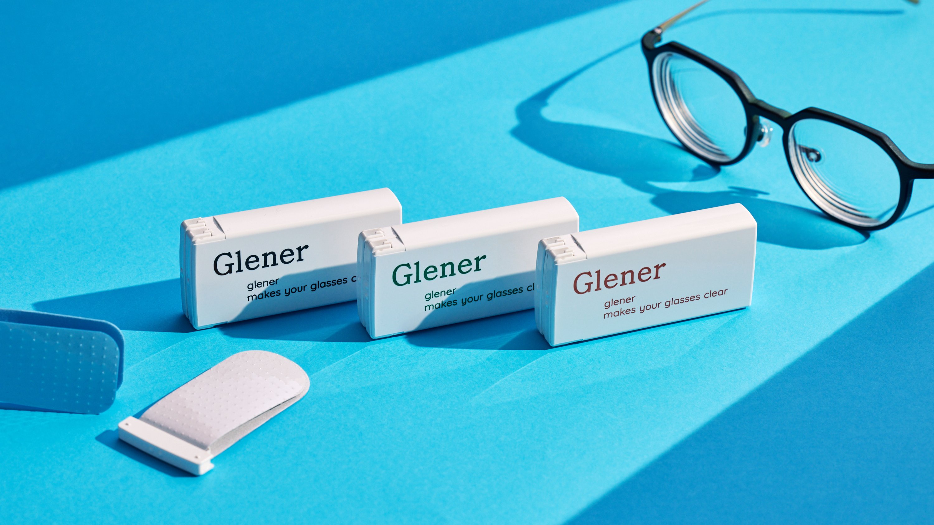 Spotless anytime anywhere—Glanner your easy and handy portable eyewear cleaner!