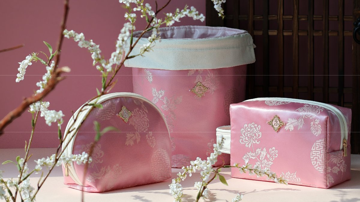 Makeup-Proof Hanbok Fabric Waterproof Pouch
