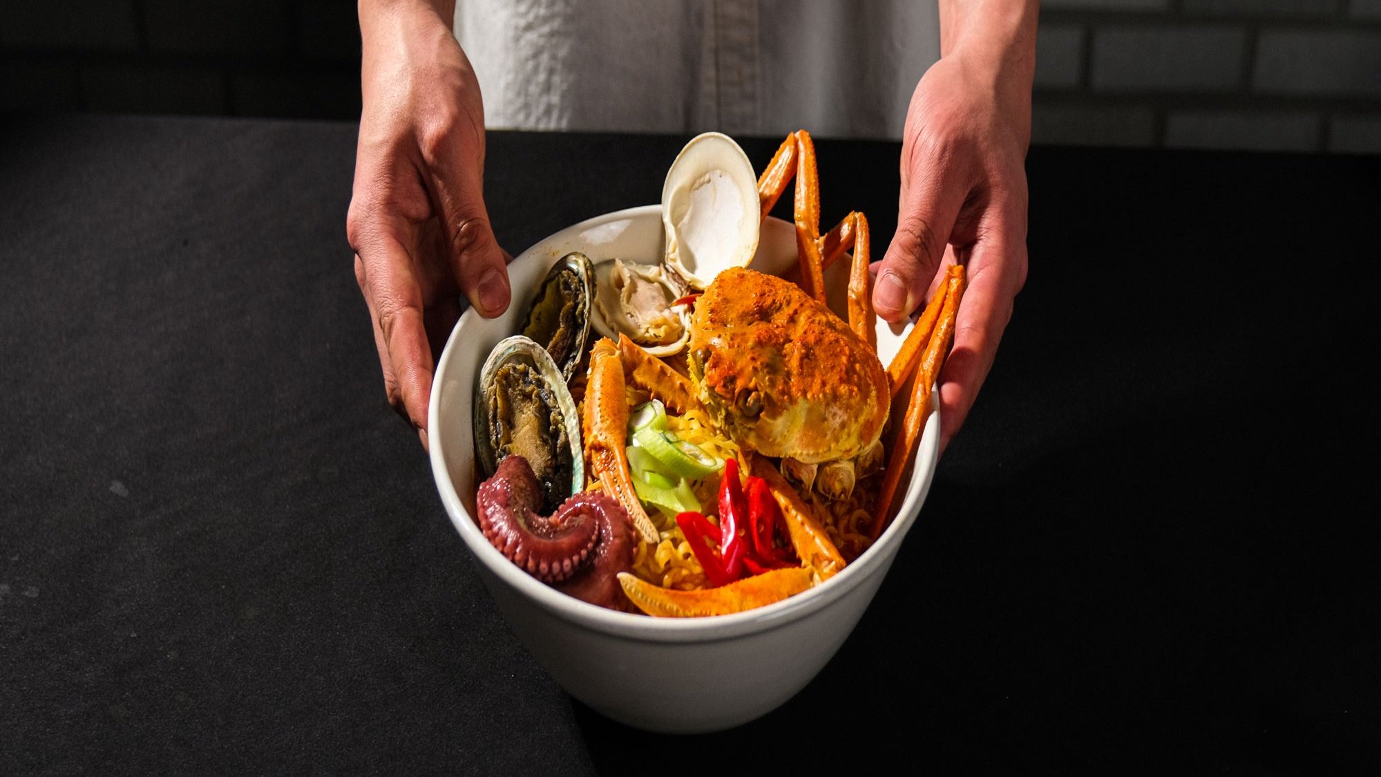 Spicy Red King Crab Ramen | Whole Fresh Red King Crab Caught in Yeongdeok!