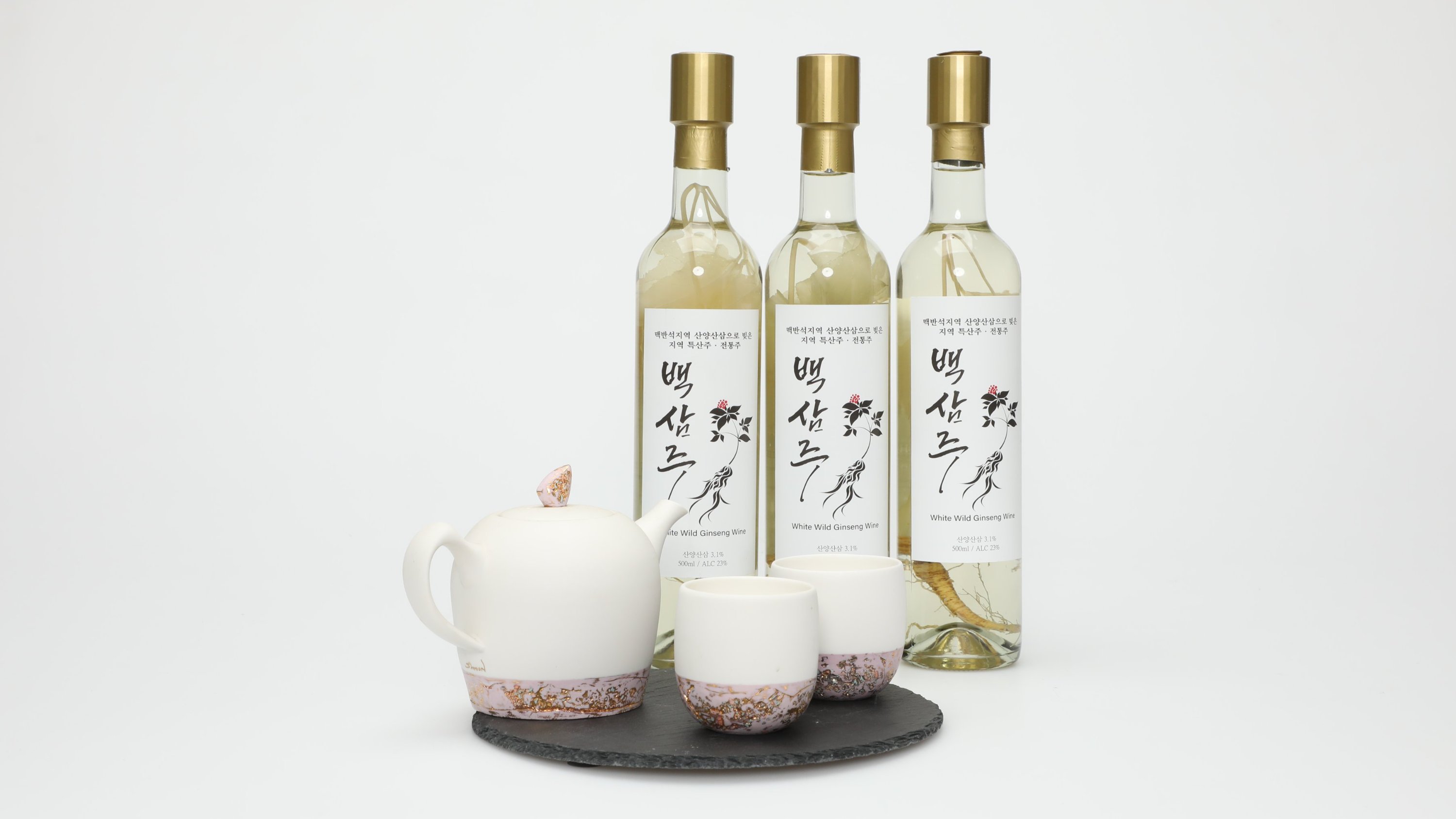 맥반석 지대에서 자란 산양삼을 그대로 빚은 전통주 한 잔!
