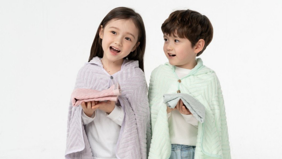 Water Fun Must-Have: Kids’ Snap-Hooded Towel Windproof and Ready