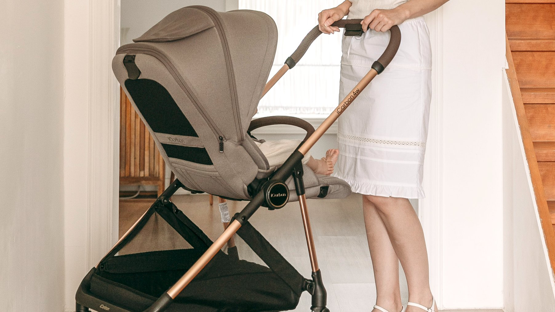 옆으로도 가는 아이카본 4W｜6.7kg 초경량 이게 진짜 절충형 유모차