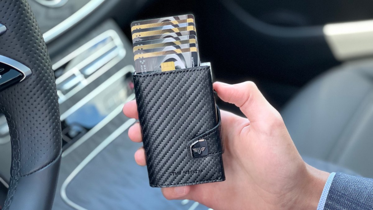 No more card hunting. Discover the sleek German wallet TRU VIRTU