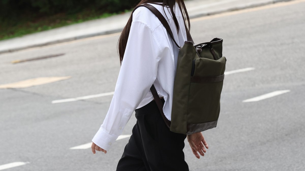 들고, 메고, 걸치세요. 3가지 스타일을 담은 트랜스폼 스위치백